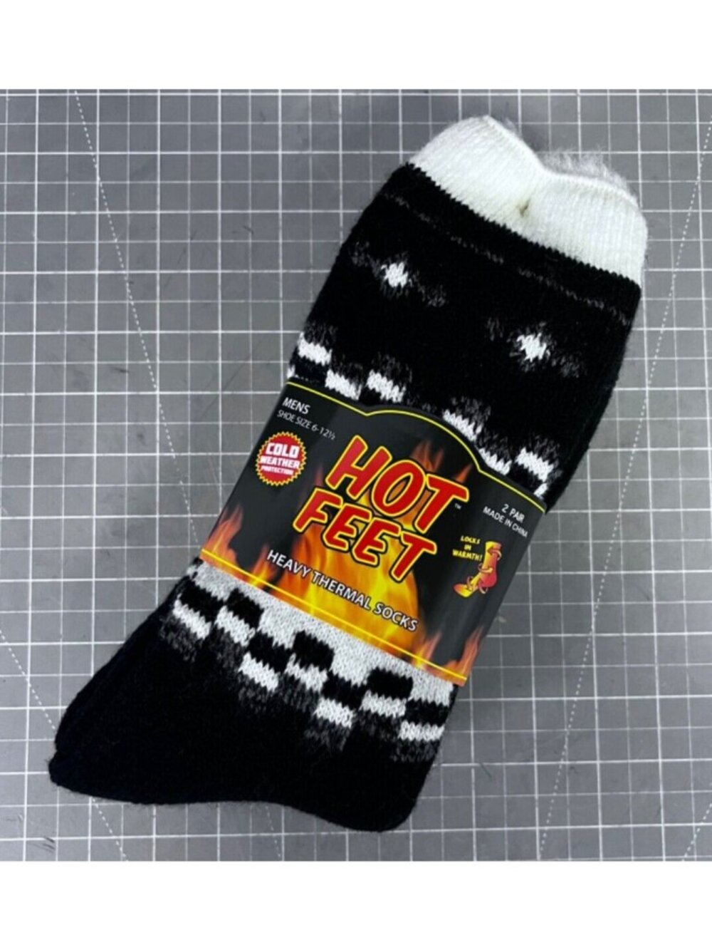 Hot Feet Men's Heavy Thermal Socks 2 Pair Size 6-12.5 NWT Black & White